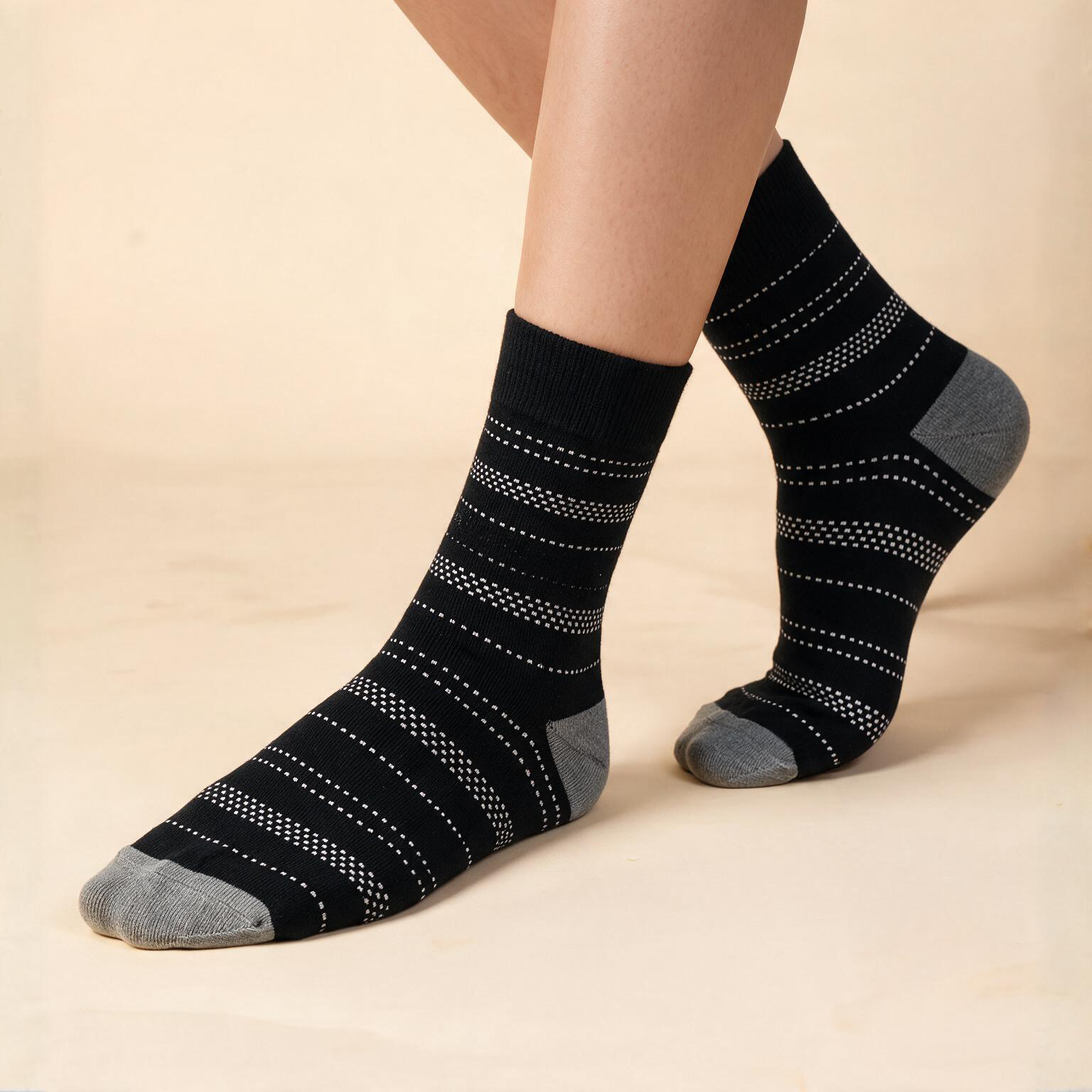 Midnight Onyx – men's striped crew socks in black, Lord Walker